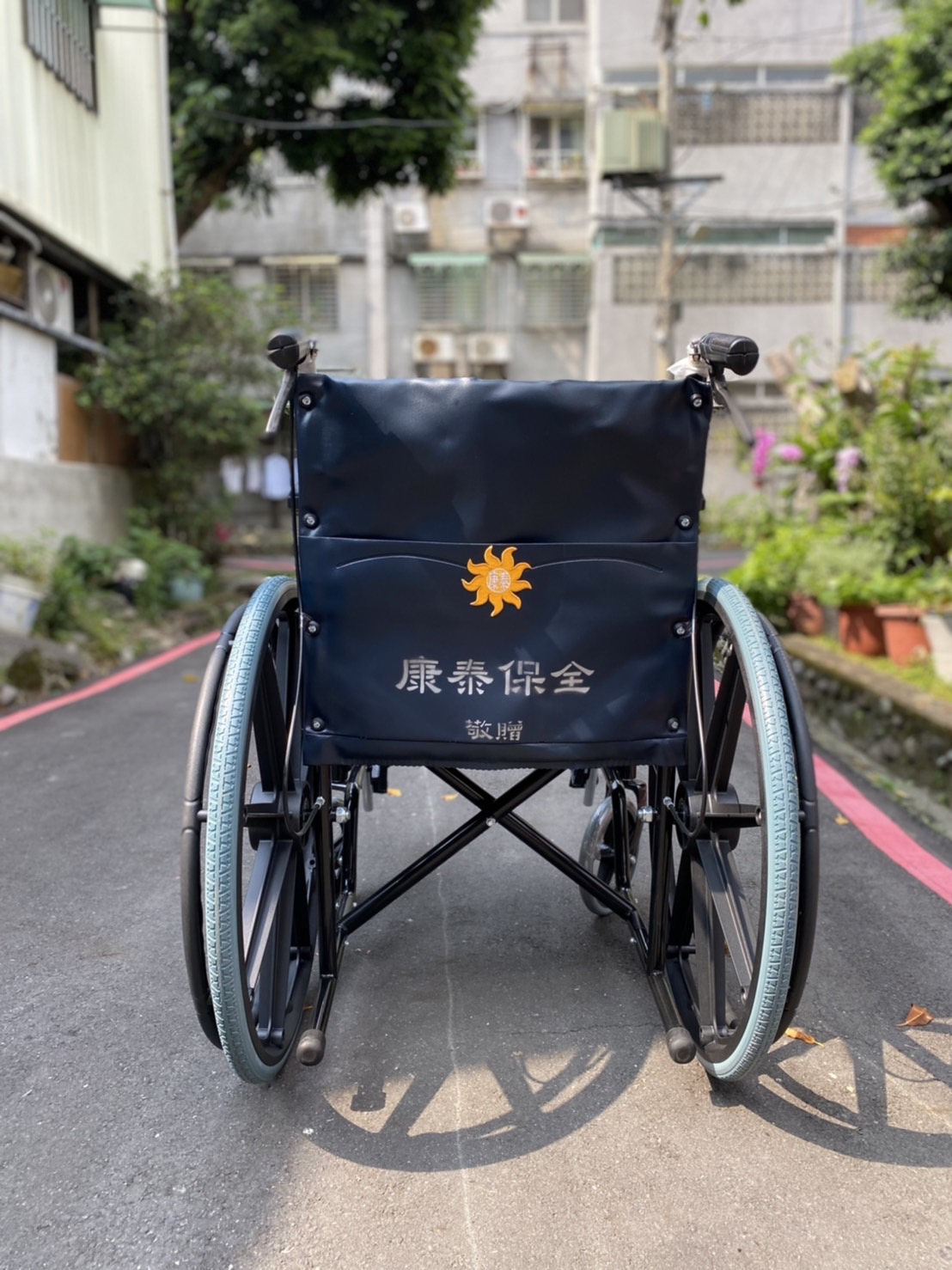 康泰保全股份有限公司-譚董事長捐贈100台輪椅致臺北榮民總醫院